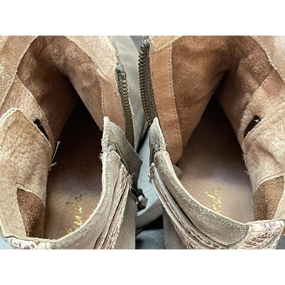 Anthropologie Liendo Seychelles Ankle Boots Suede Taupe Gray Snakeskin Size‎ 7 - Picture 9 of 10